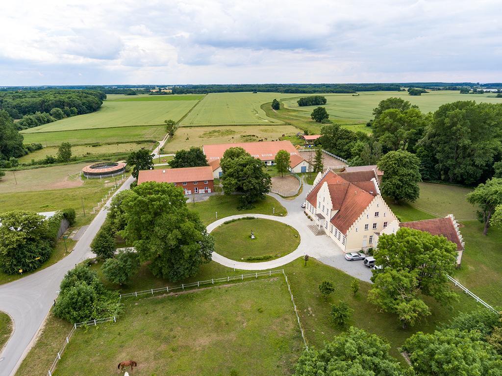 Hotel-Garni Gut Tribbevitz Neuenkirchen auf Rugen Esterno foto