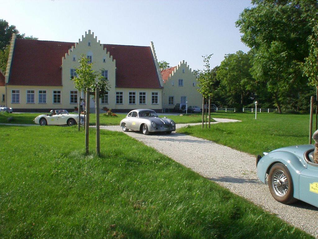 Hotel-Garni Gut Tribbevitz Neuenkirchen auf Rugen Esterno foto